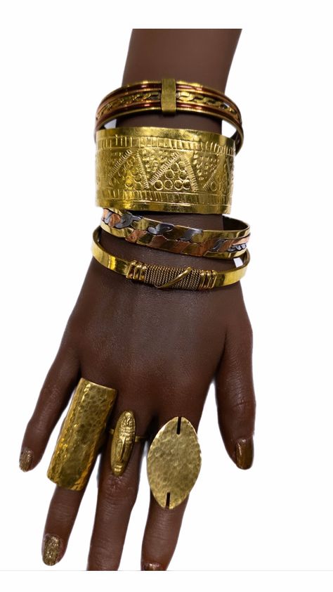 The I Am Cultures Bracelet Set offers a unique way to accessorize with a touch of African craftsmanship. Featuring four or 5 brass bracelets handmade in Kenya, this beautiful set is perfect for an elegant ensemble or a subtle statement. Rings not included Afro Jewelry, Dope Jewelry Accessories, Birthday Fits, Mode Boho, Jewels Rings, Brass Bracelet, Jewelry Fashion Trends, African Jewelry, Rarity