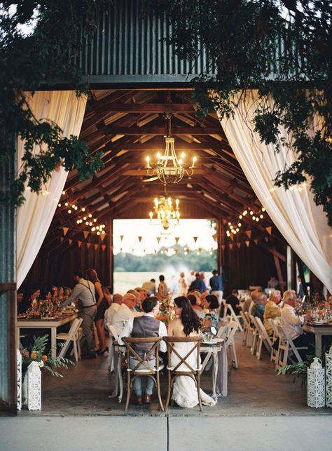 Shed Wedding, Country Wedding Reception, Barn Wedding Inspiration, Barn Wedding Reception, Country Barn Weddings, Rustic Wedding Reception, Barn Wedding Decorations, Rustic Barn Wedding, Barn Wedding Venue