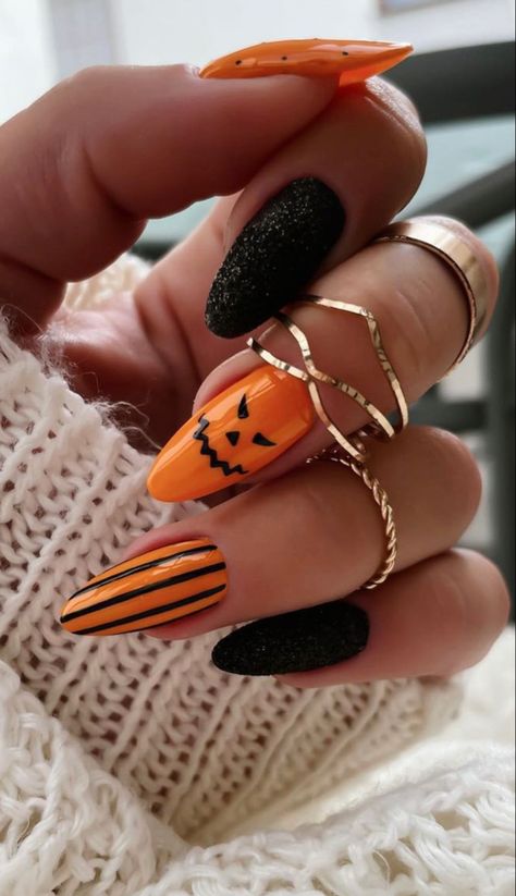 Halloween Fake Nails, Cowboy Nails, Halloween Nail Ideas, Dripping Blood, Nail Art Halloween, Beautiful Halloween, Simple Fall Nails, Halloween Press On Nails, Halloween Acrylic Nails