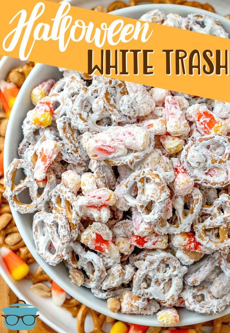 Halloween White Trash mix is a no-bake salty and sweet dessert. A mixture of peanuts, pretzels, candy corn and white chocolate vanilla melts. #Halloween #partymix White Trash Snack, White Trash Snack Mix, White Trash Recipe, Fun Halloween Desserts, Halloween Snack Mix, Chex Mix Recipes, Country Cook, The Country Cook, Mix Video