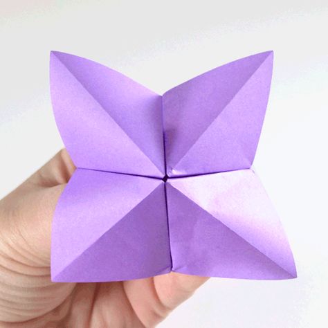 Fold a Fortune Teller - Easy Origami Tutorial Easy Origami Tutorial, Fortune Teller Paper, Origami Car, Origami Tutorial Easy, Cootie Catcher, Folded Notes, Fortune Tellers, Kids Origami, Paper Origami