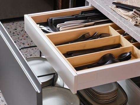 Kitchen cabinet & drawer organizers - IKEA Ikea Kitchen Drawer Organization, Ikea Drawer Organizer, Ikea Kitchen Drawers, Kitchen Cabinets And Drawers, Kitchen Tools Organization, Ikea Drawers, Organisation Ideas, Kitchen Storage Space, Ikea Kitchen Cabinets