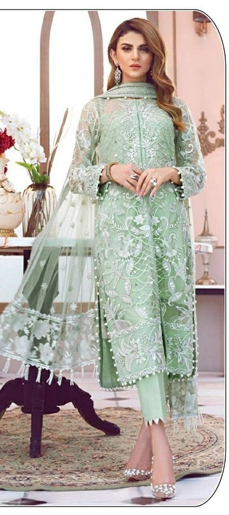 Eid Outfits Pakistani, Nikkah Ceremony, Pakistani Party Wear Dresses, Pakistan Dress, Pakistani Women Dresses, Designer Salwar Kameez, Winter Suits, Pakistani Party Wear, Eid Outfits