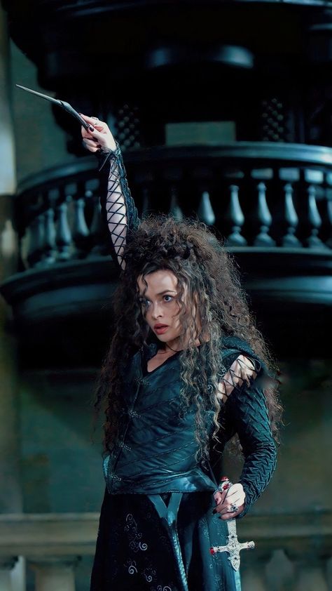 Bellatrix Lestrange Costume Diy, Bellatrix Cosplay, Belatrix Lestrange, Bellatrix Lestrange Costume, Bellatrix Lestrange Aesthetic, Harry Potter Bellatrix Lestrange, Harry Potter Theme Birthday, Black Sisters, Bellatrix Lestrange