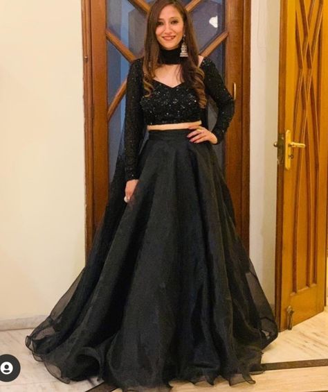 Lahnga In Black Colour, Space Silk Lehanga, Black Lahnga Party Wear, Black Simple Lehenga, Black Lehenga Outfit Ideas, New Lehanga Models Designs, Black Lehenga For Wedding, Lengha Top Design, Bolus Design New