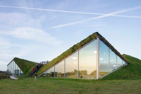 Modern Semi-Underground Homes That Become One With The Land Case Sotterranee, Green Roof Garden, Grass Roof, Modern Appartement, Living Roofs, Underground Homes, Roof Architecture, Roof Covering, Green Architecture