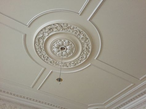 Living Room False Ceiling Design, Room False Ceiling Design, Room False Ceiling, Pop False Ceiling, Ceiling Crown Molding, Ceiling Classic, Plaster Ceiling Design, Pop Design For Roof, False Ceiling Design Ideas