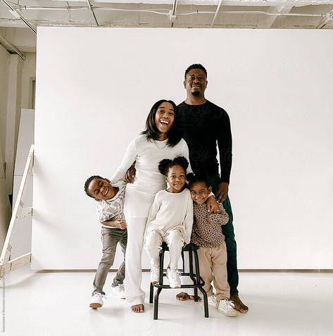 "Family Portrait In Studio" by Stocksy Contributor "Sweenshots & Shaymone" - Stocksy Portrait In Studio, Casual Family Photos, Studio Family Portraits, Heirloom Portraits, Christmas Family Photoshoot, Family Photoshoot Poses, Family Portrait Poses, Studio Poses, Studio Photography Poses