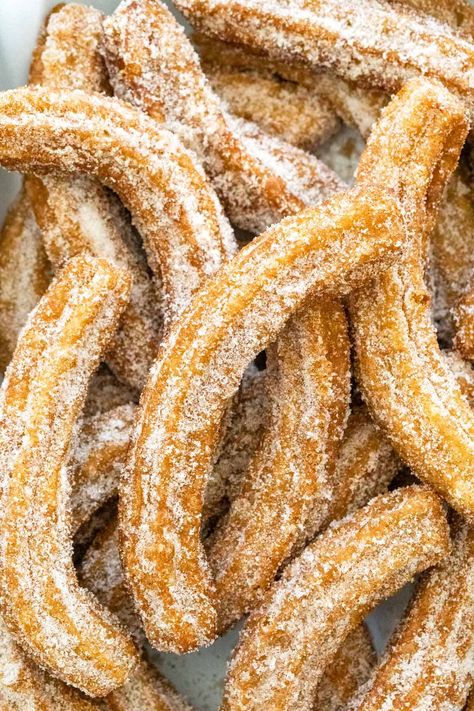 Best homemade churros recipe that yields irresistibly light & crispy fried pastries! The cinnamon and sugar coating perfectly complements the chewy centers. #churros #churrosrecipe #howtomakechurros Homemade Funyuns, Homemade Churro, Fried Pastries, Homemade Churros Recipe, Easy Churros, Chipotle Recipes, Fried Snacks, Homemade Churros, Mexican Desserts