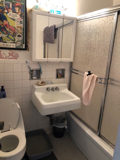 Cute Old Apartment, Poor Japanese Apartment, Messy Bathroom Aesthetic, Old Apartment Bathroom, Grandmas House Aesthetic, Grandma Bathroom, Bathroom Reference, Trailer Bathroom, Chinese Apartment