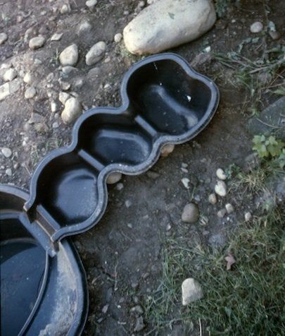 pond-form Small Outdoor Water Features Diy, Yard Waterfall, Pond Waterfall Ideas, Small Backyard Pond, Diy Backyard Pond, Plastic Pond, Backyard Water Fountains, Small Backyard Ponds, Diy Ponds Backyard