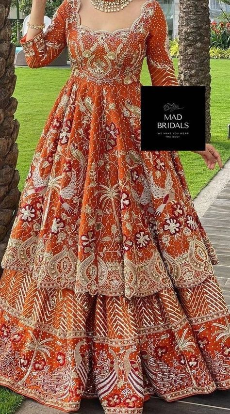 Non Bridal Gowns Indian, Banarasi Gown Designs Latest, Mehandi Night Dress For Bride, Heavy Anarkali Dress, Anarkali For Wedding, Mehandi Night, Indian Fashion Lehenga, Lehenga Latest, Long Frocks For Girls