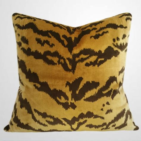 Chinoiserie Pillow Covers, Tiger Pillow, Trendy Throw Pillows, Chinoiserie Pillow, Animal Print Throw Pillows, Modern Decorative Pillows, Art Macramé, Animal Print Pillows, Throw Pillow Styling