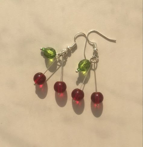 Diy Earrings Aesthetic Beads, Earrings Handmade Aesthetic, Aretes Aestethic E-girl, Easy Earings Ideas, Cool Handmade Jewelry, Acssesories Ideas Handmade Easy, Homemade Earring Ideas, Aesthetic Diy Earrings, Easy Handmade Jewelry Ideas