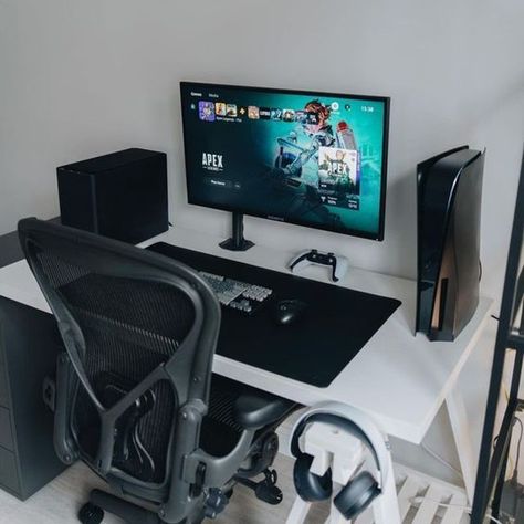 Setup Room Ideas, Black White Interior Design, Man Bedroom Ideas, Best Pc Setup, Dream Desk Setup, Spiderman Room Decor, Gaming Computer Room, Game Display, Small Room Interior