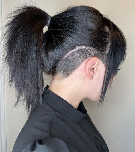 Undercut And Bangs, Hidden Undercut, Undercuts For Women, Undercut Hairstyles Women, Undercut Long Hair, Undercut Styles, Shaved Undercut, Undercut Women, Hair To One Side