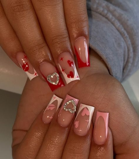 Cute Nail Designs Valentines Day, Nail Inspo Valentines Day Simple, Short Medium Nails Acrylic Design, Cute Nails Acrylic For Valentines, Valentine Nail Set Short, Red Short Valentine Nails, Valentines Day Nails Acrylic Long Pink Square, Valentines Nails Square Medium, Cute White Valentines Nails