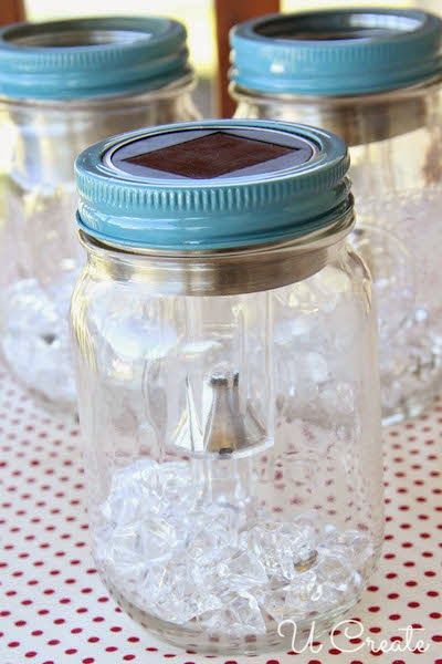 DIY Solar Light Mason Jars - UCreate Solaire Diy, Jar Magic, Mason Jar Solar Lights, Mason Jar Lights, Solar Lights Diy, Solar Light Crafts, Solar Mason Jars, Mini Display, Mason Jar Projects