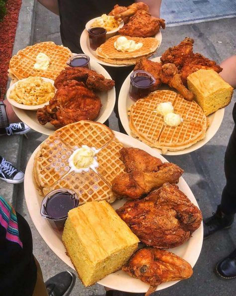 Roscoe's House Of Chicken & Waffles - Los Angeles -Thrillist Coast Restaurant, Japanese Curry, Junk Food Snacks, Läcker Mat, Think Food, Chicken And Waffles, Snacks Für Party, Food Goals, Food Obsession