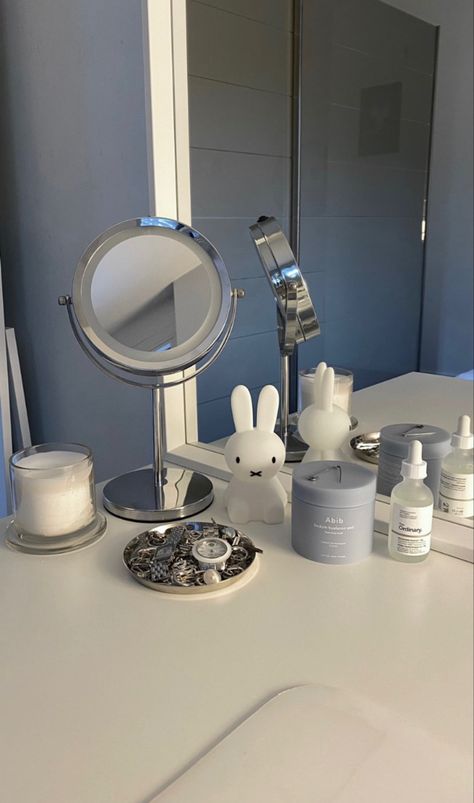 Minimal Desk Aesthetic, Aesthetic Korean Bathroom, Woungyeon Aesthetic, Room Inspiration Korean, Desk White Aesthetic, Navy And White Aesthetic, Haerinism Aesthetic, White Room Aesthetic Minimal, Desk Mirror Aesthetic