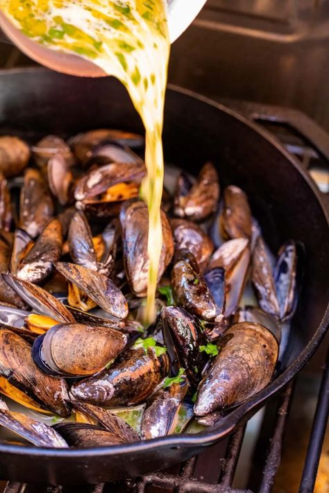 These grilled mussels are the perfect summer meal. They’re super easy to make, and all you need is mussels, fresh herbs, garlic and lemon for this dish! macheesmo.com #mussels #grill Mussels Recipe White Wine, Seafood Mussels, Smoked Mussels, Grilled Mussels, Blue Mussel, Mussels Recipe, Summer Meal, Muscle Food, Crusty Bread