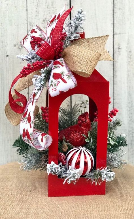 25 Pretty Christmas Lantern Ideas - Nikki's Plate Christmas Lanterns Diy, Christmas Lantern Ideas, Lantern Christmas Decor, Cardinal Decor, Holiday Lanterns, Christmas Centers, Lantern Christmas, Classic Christmas Decorations, Lantern Ideas