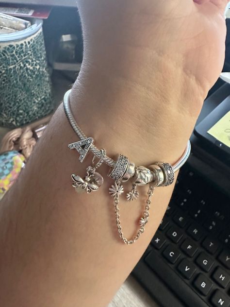 Pandora Bracelet Charms Ideas, Girly Bracelets, Pandora Bracelet Designs, Pandora Jewelry Charms, Sac Diy, I Regret, Jewelry Accessories Ideas, Pandora Bracelet Charms, Classy Jewelry