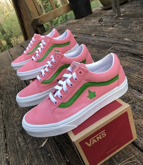 Pink Old Skool Vans with green stripe and Ivy leaf on side Sorority Shoes, Alpha Kappa Alpha Clothing, Green Outfits For Women, Alpha Kappa Alpha Paraphernalia, Sorority Pictures, Aka Paraphernalia, Alpha Kappa Alpha Sorority Paraphernalia, Aka Sorority Gifts, Phi Beta Sigma Fraternity