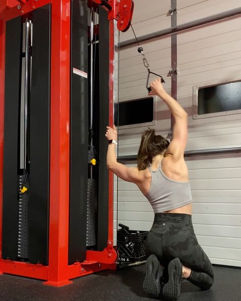 Courtney King on Instagram: “BACK ATTACK WORKOUT! 💥💪 this workout was from a few weeks back when I wasn’t in quarantine & Canada wasn’t on lock down 🌚 I miss you gym!…” Courtney King Fitness, I Missed, I Miss You, Miss You, Gym, Instagram