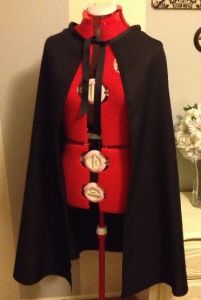 Diy Cape For Women, Black Cape Costume, Superhero Cape Pattern, How To Make A Cape, No Sew Cape, Cosplay Cape, Witch Costume Diy, Lamb Costume, Diy Cape