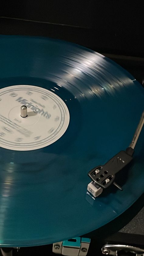 Taylor Swift Delicate, Paper Ipad, Midnights Taylor Swift, Midnights Taylor, Taylor Swift Midnights, Vinyl Aesthetic, Dark Blue Wallpaper, Vinyl Player, Teal Walls