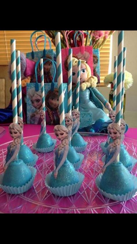 Mymy's next birthday! Frozen Theme Party Decorations, Frozen Cake Pops, Olaf Party, Frozen Birthday Party Decorations, Olaf Birthday, Elsa Birthday Party, Frozen Theme Cake, Frozen Party Decorations, Disney Frozen Birthday Party