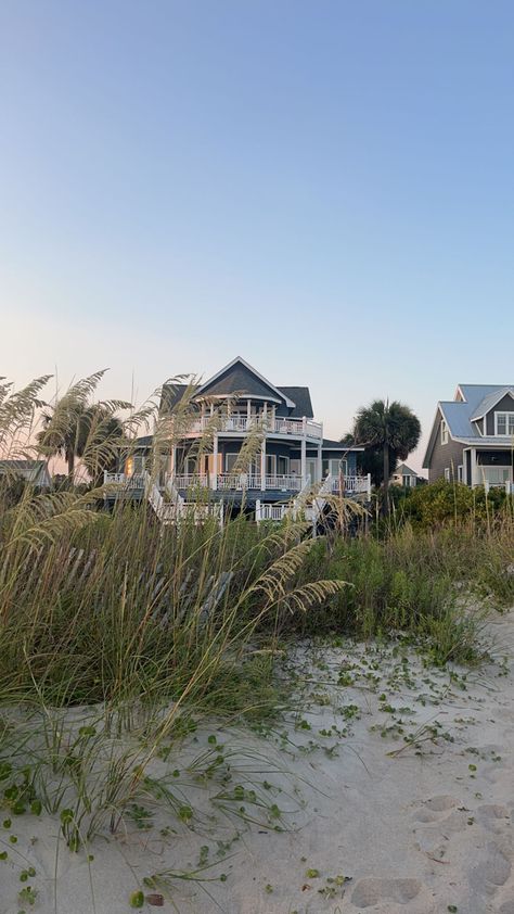 Beach House England, Big Houses On The Beach, Beach Side House Aesthetic, Beach House Photography, House Near Ocean, Beach Life House, Beach House Outer Banks, Houses Near Beach, Big House On The Beach