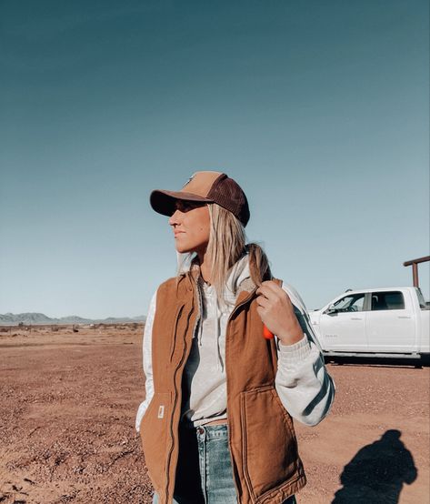 Cute Outfits With Carhartt Vest, Carhartt Womens Coat, Carhartt Country Outfits, Carhartt Womens Outfit, Cathartic Vest Women, Carhartt Jacket Outfit Woman Aesthetic, Country Wife Outfit, Ranch Outfits For Women Winter, Women’s Carhartt Jacket