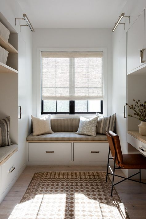 Home Office With Built Ins, Wood Desk Chair, White Wood Desk, Built In Window Seat, Functional Mudroom, Built In Lockers, Window Seat Design, Grey And White Rug, Mud Room Storage