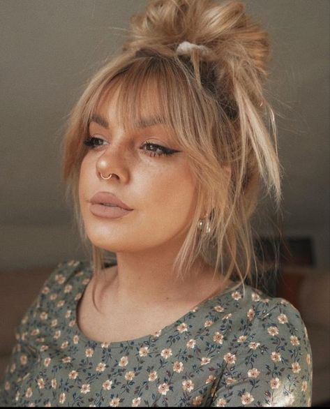 Fall Hairstyles with Curtain Bangs: 15 Trendy Ideas - thepinkgoose.com Cute Bangs Haircut, Maria Layton, Magic Hair Clip, Bangs Haircut Ideas, Haircut Ideas Trendy, Bangs Haircut, Hair Everyday, Cute Bangs, East Boston