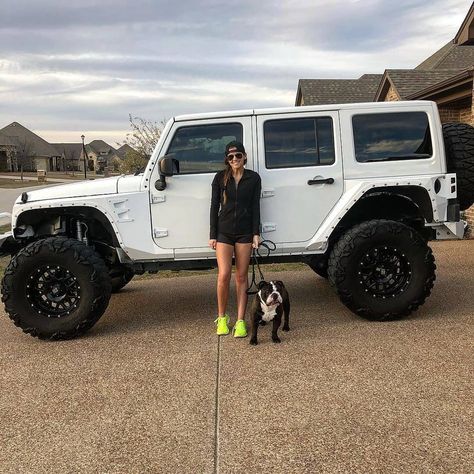 Jeep Wrangler Girly, Auto Jeep, Jeep Dogs, Jeep Baby, Buty Marki Nike, White Jeep, Jeep Photos, Jeep Girls, Jeep Car