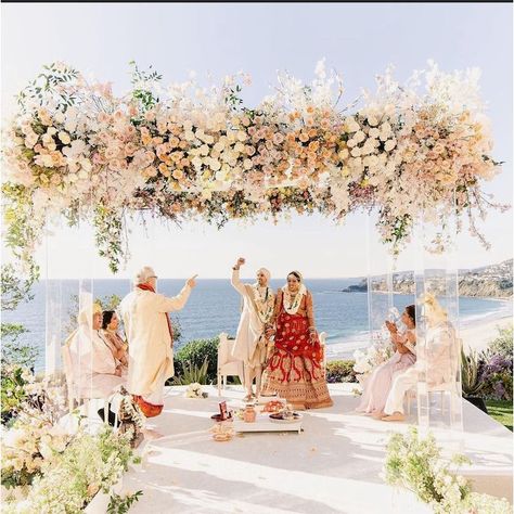 White Wedding Mandap, Outdoor Hindu Wedding, Indian Beach Wedding, Hindu Wedding Decorations, Mandap Design, Indian Reception, Modern Indian Wedding, Red Wedding Theme, Mandap Decor