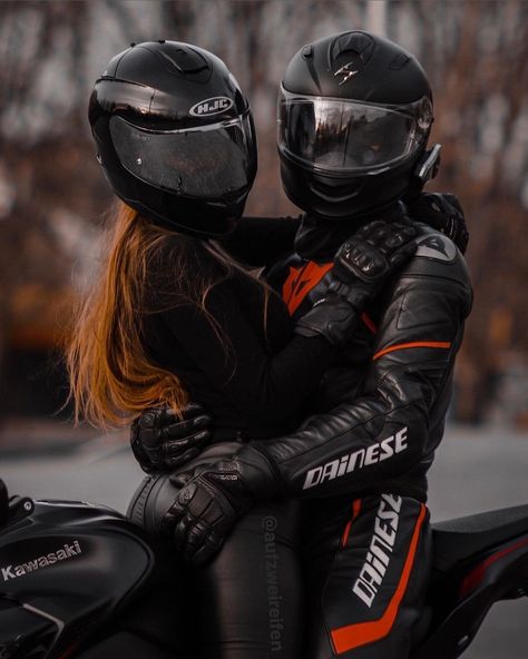 Couple Motorbike, Couple Moto, Couple Motard, Motorcycle Couple Pictures, Motorcycle Photo Shoot, Bike Couple, Biker Couple, Motorcycle Couple, Biker Photography