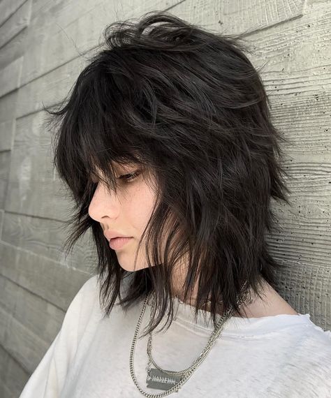 Emo Shag, Shaggy Layered Haircut, Shag Layered Hairstyles, Medium Shag Hairstyles, Emo Haircuts, Long Shag Hairstyles, Rocker Hair, Shaggy Bob Haircut, Medium Shag Haircuts