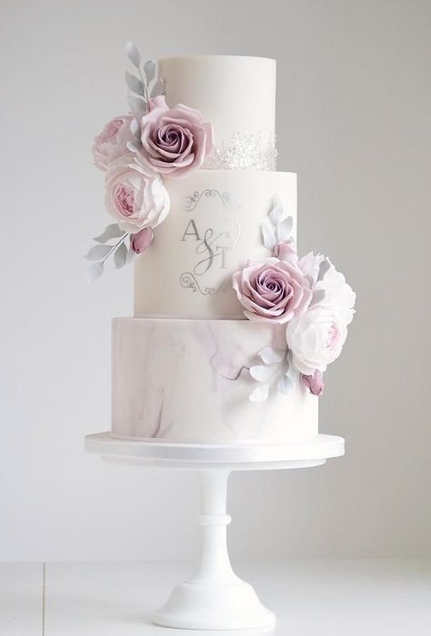 Black And White Wedding Cakes, Wedding Cakes Ideas, Vintage Pasta, Black And White Wedding Cake, White Wedding Ceremony, Pretty Wedding Cakes, Wedding Cakes Elegant, Wedding Ceremony Ideas, Elegant Birthday Cakes