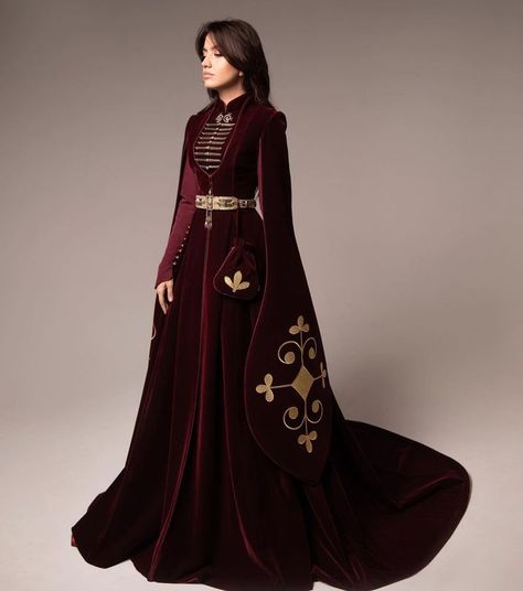 Medieval Royal Dress, Royal Dresses Fantasy, Medieval Dress Royal, Queen Dress Royal Medieval, Medieval Clothing Royal, Medieval Queen Dress, Royal Gowns, Queen Outfits, Queen Outfit