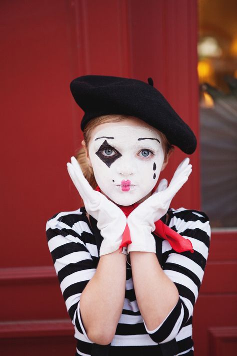 Pantomime Costumes, Mime Face, Mime Costume, Costumes Faciles, Pelottava Halloween, Mime Makeup, Halloweenský Makeup, Carnival Decorations, Pantomime