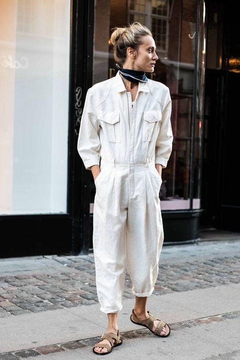 White Utility Jumpsuit, Boilersuit Outfit, White Jumpsuit Outfit, Jumpsuit Outfit Summer, Nice Jumpsuits, Jumpsuit Outfit Casual, Jumpsuit Outfits, Rompers Womens Jumpsuit, Boiler Suit