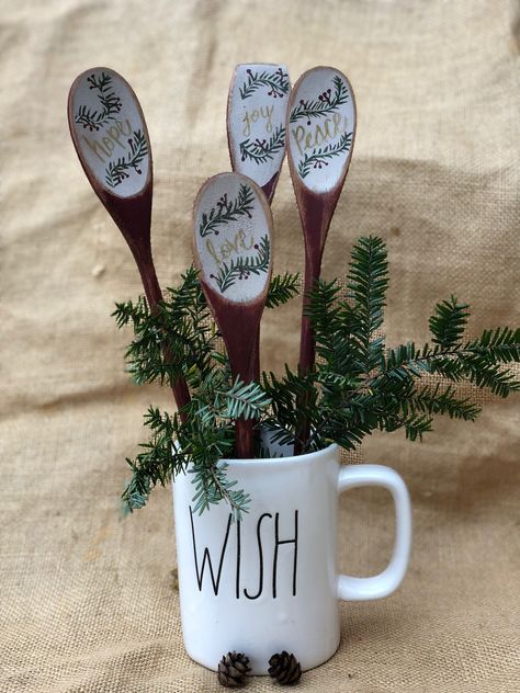 Listing is for wooden spoons only Set of 4 Inspirational Holiday Wooden Utensils/Crock/Jar Fillers Each utensil has been hand painted in our studio with a base coat of tucan red and white. The inscriptions joy, peace, hope, and love have been painted using a metallic gold with green and red accents. The pieces have been distressed for a primitive look and finished with stain. Three measures approximately 12" in length and one approximately 10". Each set is hand painted and distressed which will cause variations in color, size, and design making them unique and one of a kind.  Can be used as crock fillers, tree and wreath decoration, stakes, etc.  Mug Not Included  These are not toys and are not to be used for food prep or cooking. For decorative purchases only. Please email with any questi Jar Decorations, Wooden Spoon Crafts, Spoon Ornaments, Painted Spoons, Christmas Spoons, Spoon Crafts, Christmas Crafty, Foto Transfer, Scout Ideas