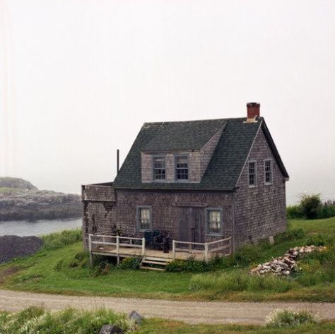 Monhegan Island, Seaside House, Cottage By The Sea, House By The Sea, Cottage Cabin, Casa Exterior, Cabins And Cottages, Architectural Details, Wooden House