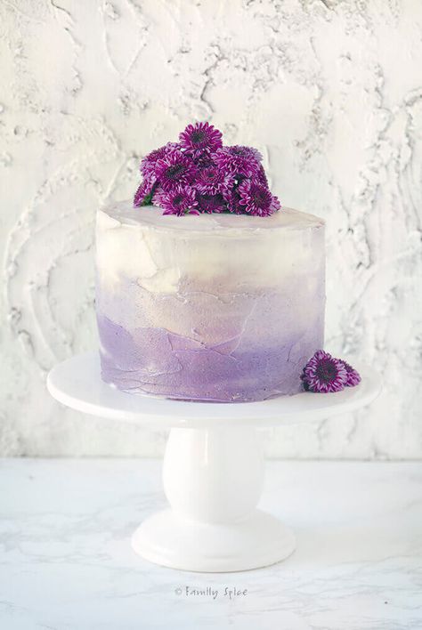 Purple Cake Decoration, Violet Cake Design For Birthday, Small Purple Cake, Pastel Theme Cake, Cake Decorating Purple, Ombre Purple Cake, Ombre Cake Design, Purple Graduation Cake, Purple Themed Cake