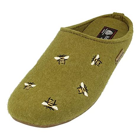 Cute Slippers Women, Slipons Shoes, House Slippers Womens, Cool Slippers, Cozy Shoes, Cute Slippers, Ballerina Shoes Flats, Look Into My Eyes, Slippers Women