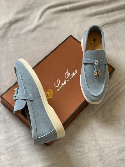 Sneakers Summer 2023, 21 Ramadan, Loro Piana Loafers, Loro Piana Summer Walk, Luxury Old Money, Italian Fashion Brands, Italian Luxury Brands, Elegant Scarves, Luxury Marketing