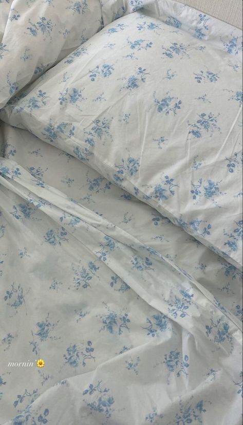 White Sheets With Blue Flowers, Periwinkle Aesthetic Bedroom, Blueish Gray Bedroom, Blue And White Bed Sheets, Blue Floral Bedsheets, Blue Flower Bed Sheets, Blue Flower Sheets, Blue Flower Bedding, Flower Sheets Aesthetic